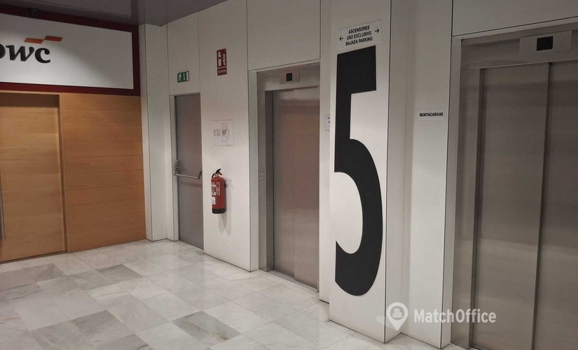 Oficina disponible para alquilar en A Coruña 115 m², Calle Enrique Mariñas Romero Periodista - 4 | MatchOffice.es