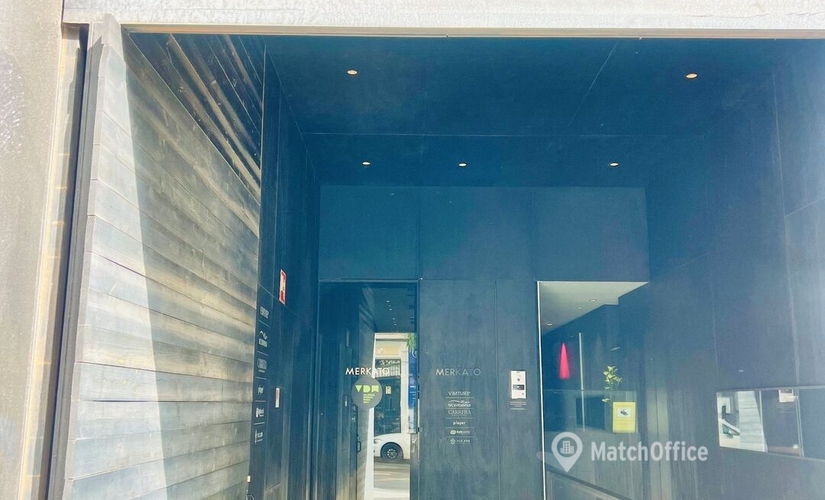 Oficina comercial en alquiler en València 1000 m², Carrer del Mestre Racional 11 - 0 | MatchOffice.es
