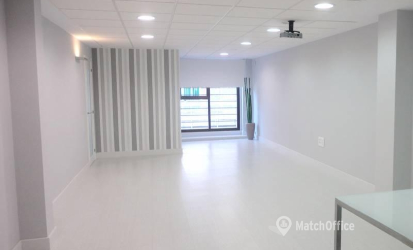 Centro de negocios Avenida Virgen de la Montaña 1 10002 Cáceres