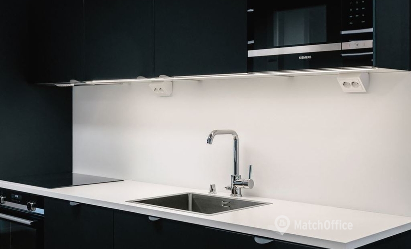 Varasto / tuotantotila Valimotie 1 00380 Helsinki