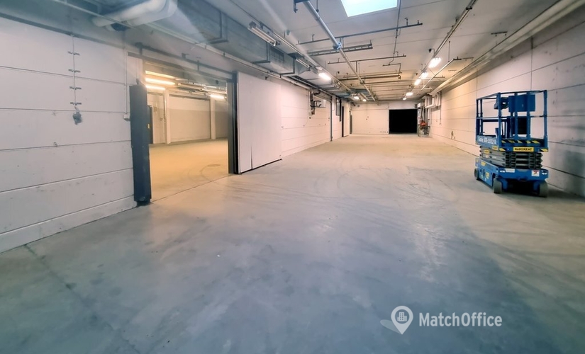 Varasto / tuotantotila Lampputie 1 00740 Helsinki