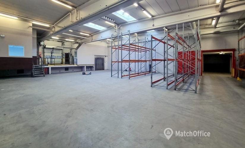 Varasto / tuotantotila Lampputie 1 00740 Helsinki