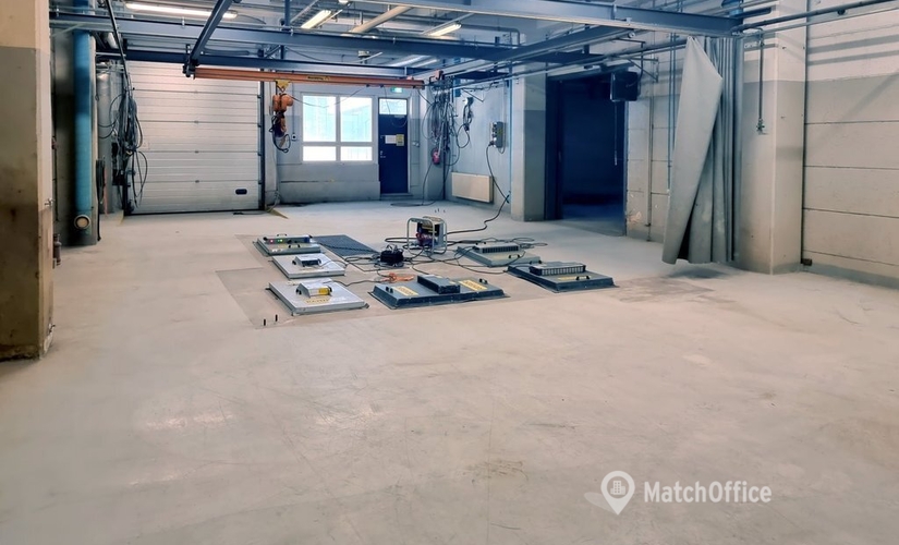 Varasto / tuotantotila Lampputie 1 00740 Helsinki