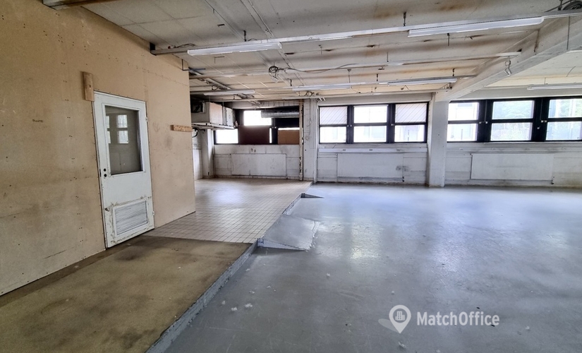 Varasto / tuotantotila Arinatie 4 00370 Helsinki