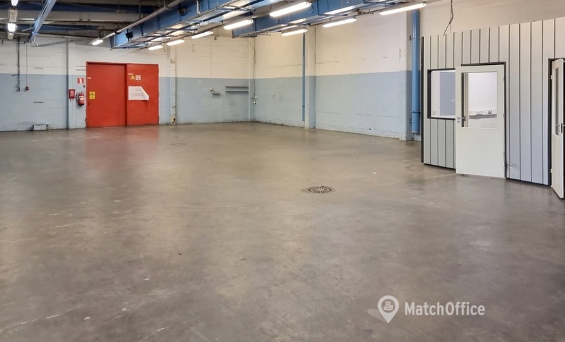 Varasto / tuotantotila Lampputie 1 00740 Helsinki