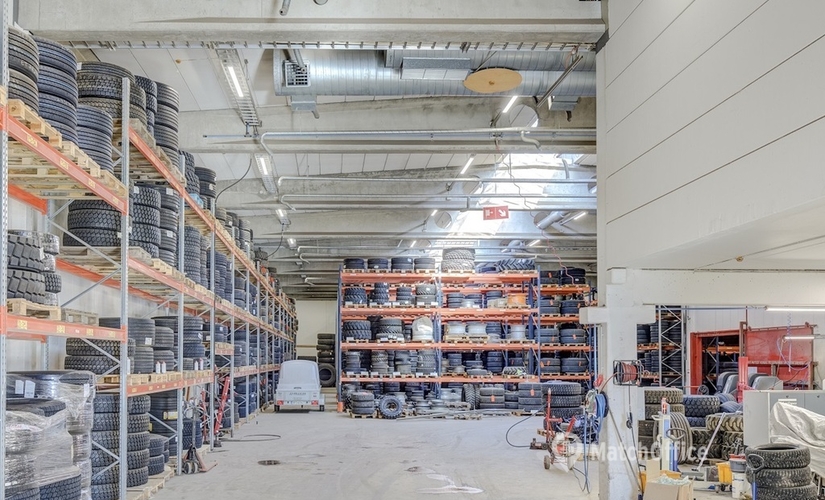 Varasto / tuotantotila Juvan Teollisuuskatu 25 02920 Espoo