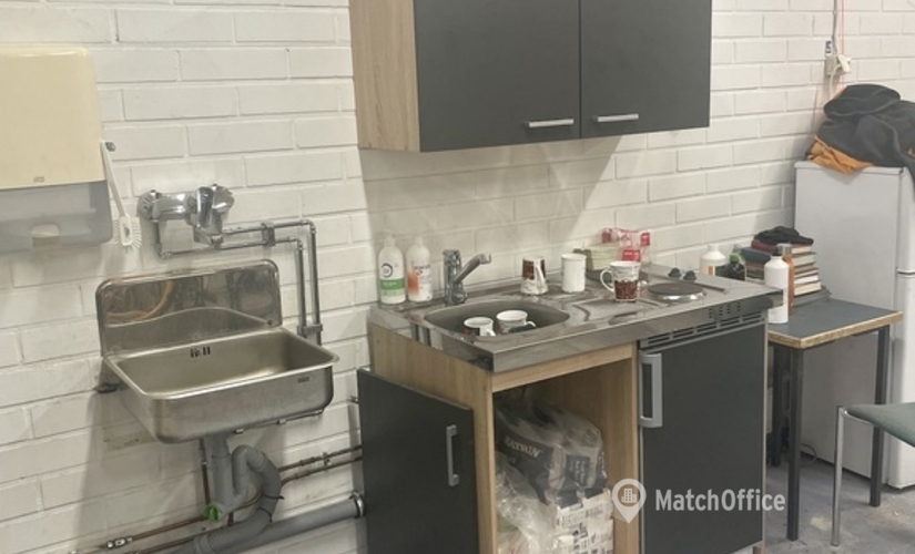 Varasto / tuotantotila Vellikellontie 4 00410 Helsinki