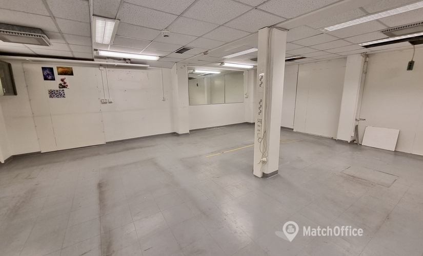 Varasto / tuotantotila Höyläämötie 2 00380 Helsinki