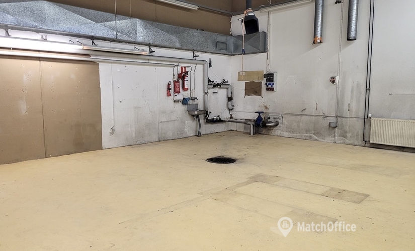 215 m² Warehouse storage for rent in Vantaa, Niittytie 13 (01300) - 2 | MatchOffice.com