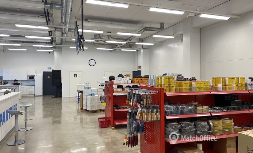 1984 m² Warehouse up for rent in Vantaa, Uutistie 7 (01670) - 1 | MatchOffice