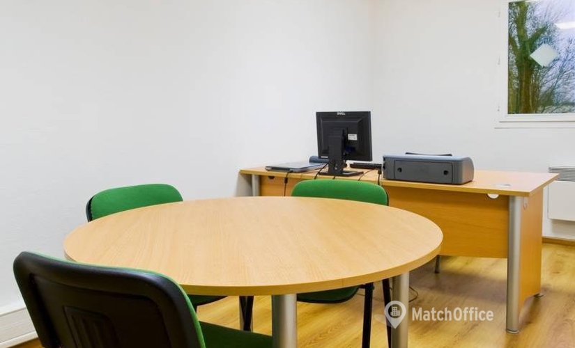 Choose a 35 m² Convention center in Longvic, 8 Chemin de la Noue (21600) - 3 | MatchOffice.com