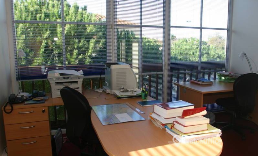 Choose a 20 m² Convention center in La Rochelle, 10-14 rue Jean Perrin (17000) - 1 | MatchOffice