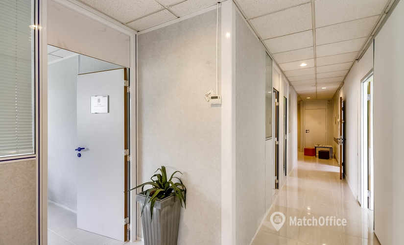 130 m² Business space in Saint Genis Pouilly, Rue Auguste Piccard 30 (01630) - 4 | MatchOffice.com