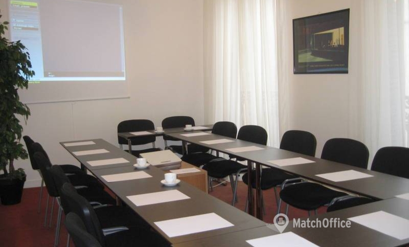 Explore flexible a 25 m² Coworking in Paris, Rue Troyon 3 (75017) - 3 | MatchOffice.com