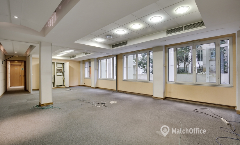 Explore comfortable a 100 m² Coworking space in Paris, Rue Cambacérès 24 (75008) - 4 | MatchOffice.com