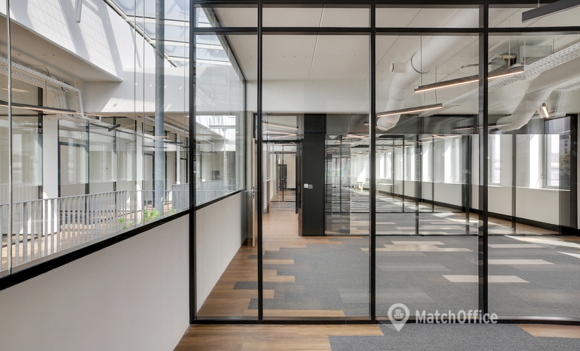 Coworking spaces and shared offices in Paris 8 (75008)