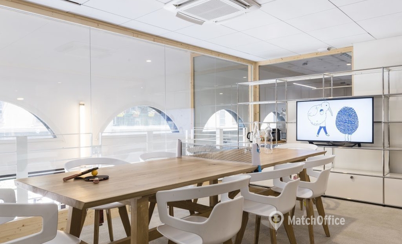 Choose a 17 m² Conference room in Nice, 1 Place du Pin (06300) - 2 | MatchOffice
