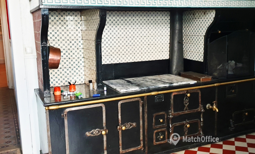 Join suitable a 500 m² Shared workspace in Gironde, 23 place Jean Moulin (33500) - 1 | MatchOffice