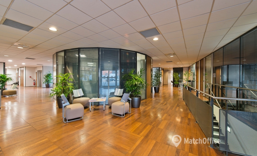 Parc d'affaires à location à Cannes 200 m², 120 Route des Macarons - 0 | MatchOffice.fr