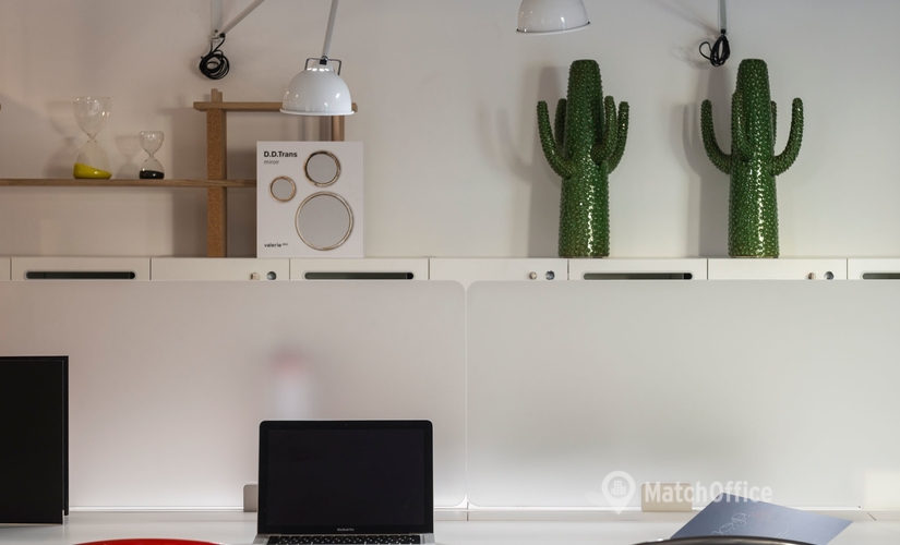 Book a 16 m² Conference space in Nice, 1 Place du Pin (06300) - 1 | MatchOffice