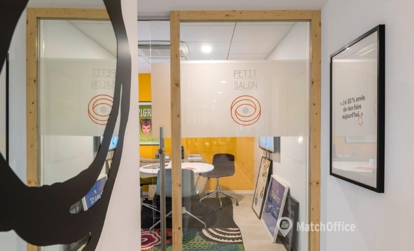 Rent a 9 m² Conference space in Nice, 1 Place du Pin (06300) - 1 | MatchOffice