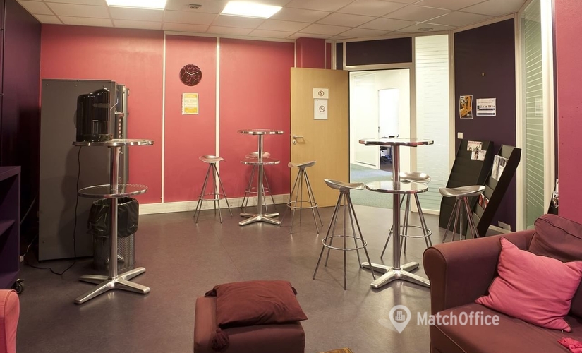 100 m² Convention center in Courbevoie, 16 Place de l'Iris (92400) - 1 | MatchOffice.com