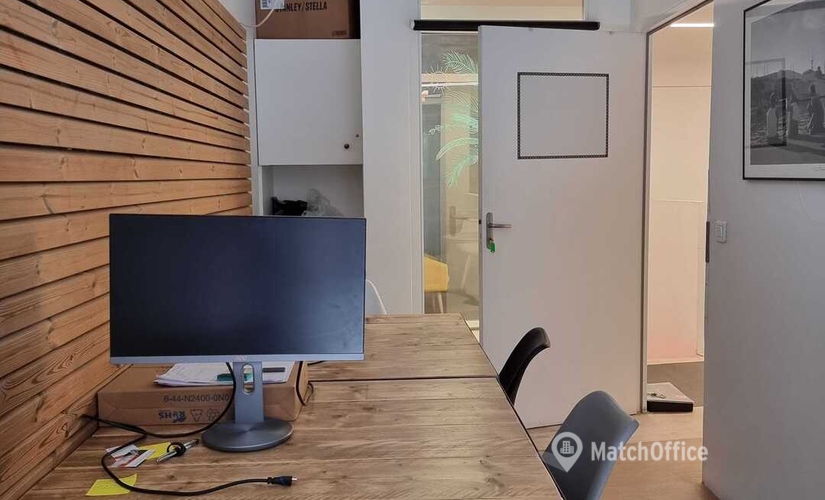 Office Rue du Cloître Saint-Merri 5 75004 Paris 4