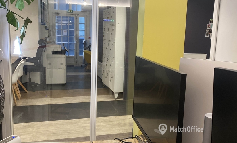 Office Rue du Cloître Saint-Merri 5 75004 Paris 4