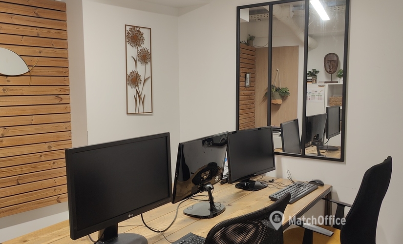 Office Rue du Cloître Saint-Merri 5 75004 Paris 4