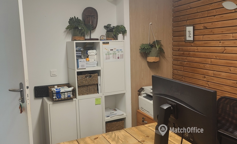 Office Rue du Cloître Saint-Merri 5 75004 Paris 4