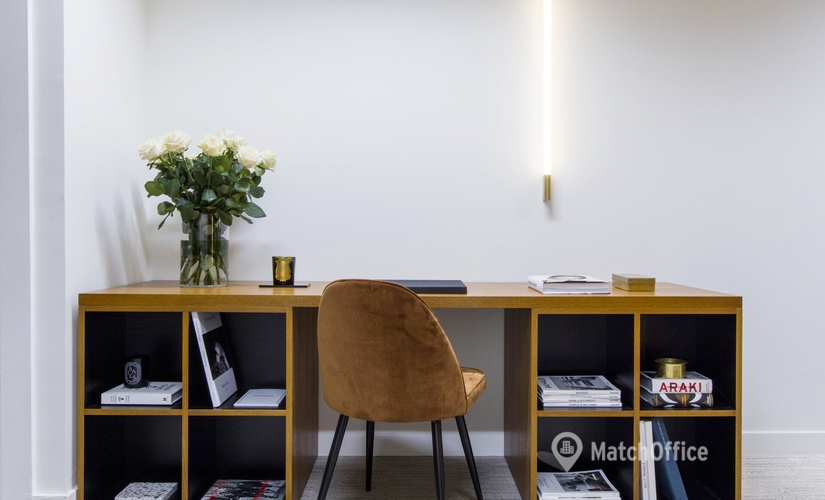 10 m² Shared workspace  in Paris 8, Cours Albert 1er 28 (75008) - 2 | MatchOffice.com