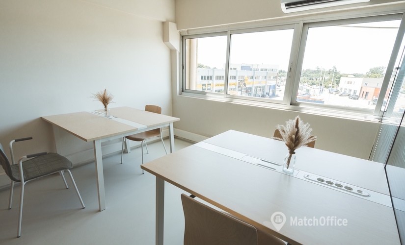 Espaces reunion à louer à Salon de Provence , ZA LA GANDONNE BAT A BOULEVARD VENTADOUIRO - 0 | MatchOffice.fr