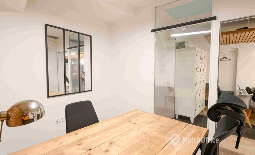 Office Rue du Cloître Saint-Merri 5 75004 Paris 4