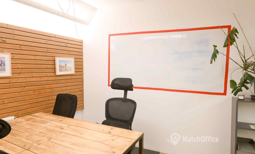 Office Rue du Cloître Saint-Merri 5 75004 Paris 4