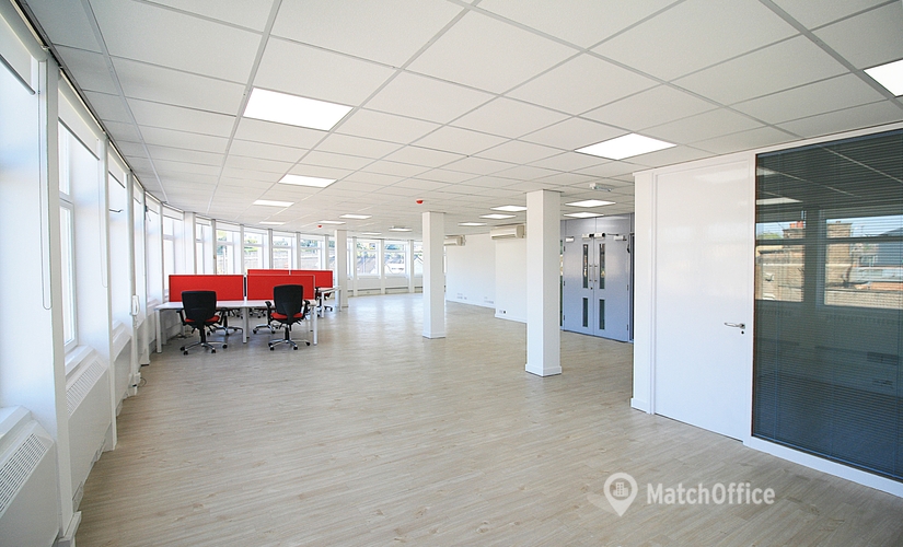 Business Centre in High Wycombe, Crendon Street, 90 m² - MatchOffice.co.uk