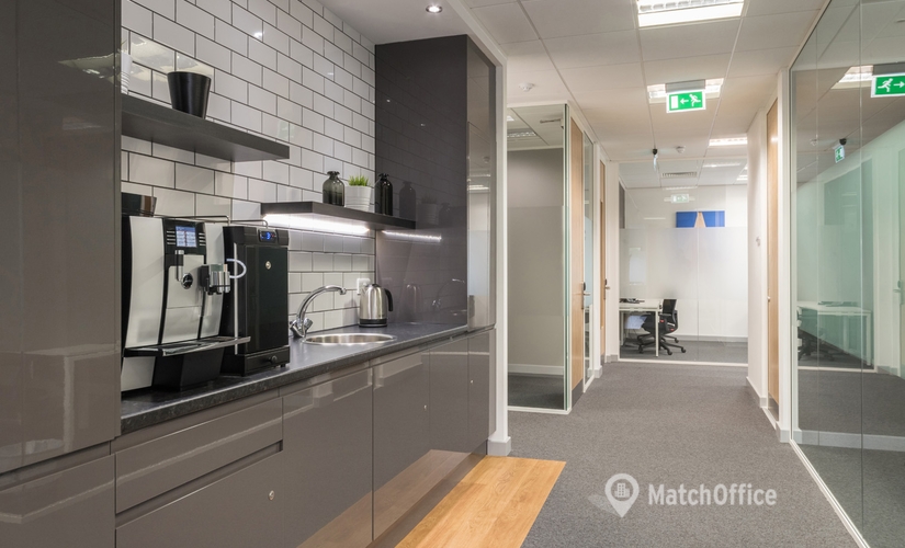 Business center  in West Yorkshire, East Suite Waterfront, 100 m² - MatchOffice.co.uk