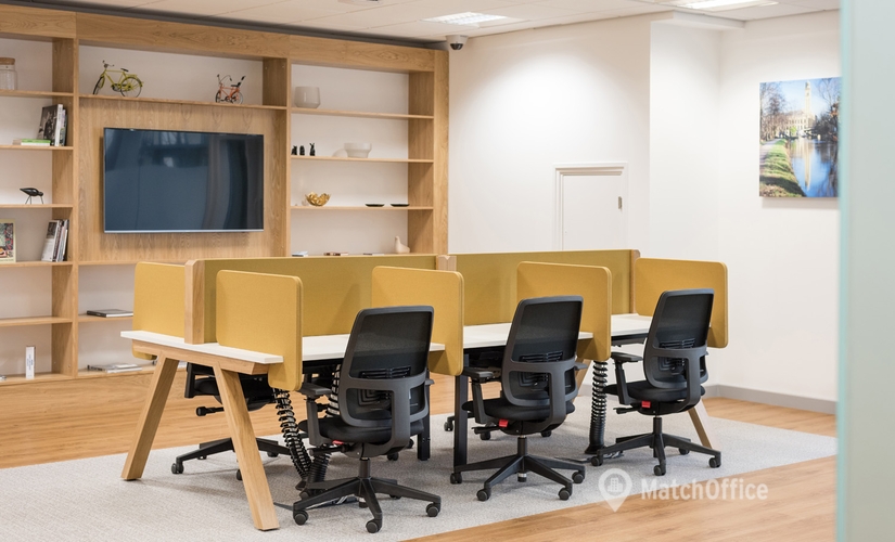 Business center  in West Yorkshire, East Suite Waterfront, 100 m² - MatchOffice.co.uk