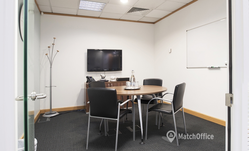 41 m² Business center in Windsor, 59-60 Thames Street (SL4 1TX) - 2 | MatchOffice
