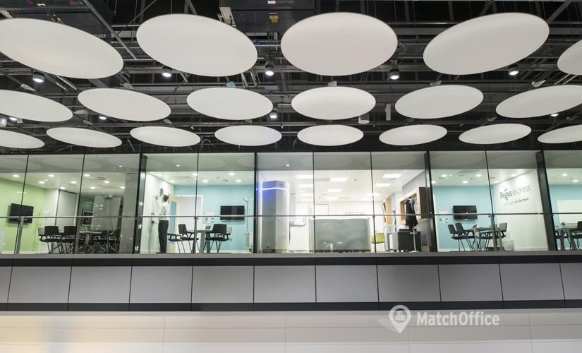 Business center  in West London, Arrivals Concourse, 150 m² - MatchOffice.co.uk