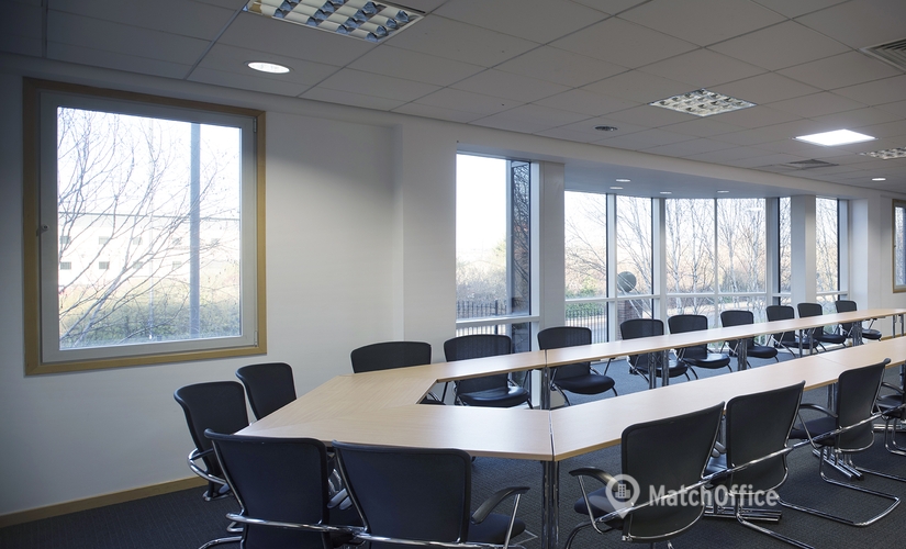 Meeting room for rent in West London, Bath Road 450, 100 m² - MatchOffice.co.uk
