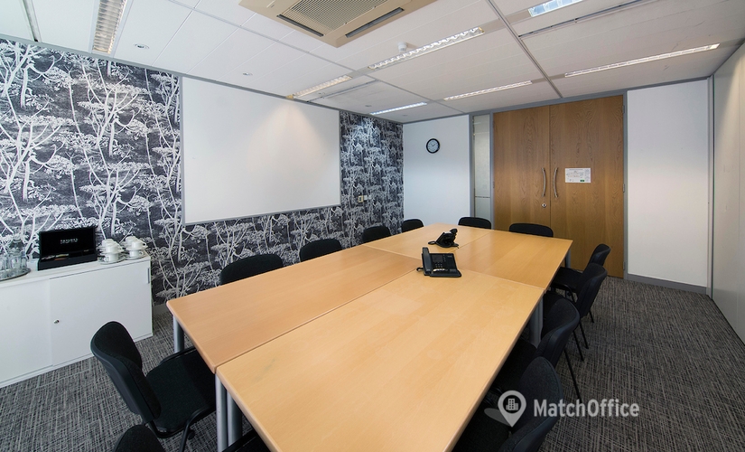 Meeting room in Maidenhead, Siena Court, 70 m² - MatchOffice.co.uk