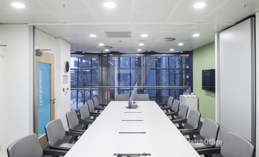 Meeting room in West London, Arrivals Concourse, 35 m² - MatchOffice.co.uk