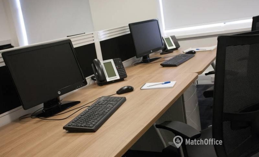 Business Centre in Leeds City Centre, Park Square West, 50 m² - MatchOffice.co.uk