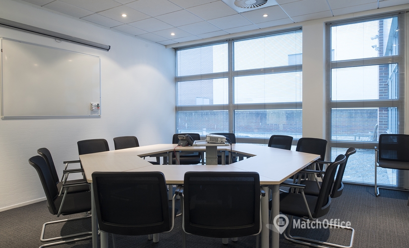 Coworking space in Reigate, Castle Court, 15 m² - MatchOffice.co.uk