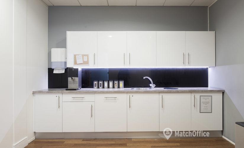 Coworking space in Reigate, Castle Court, 15 m² - MatchOffice.co.uk