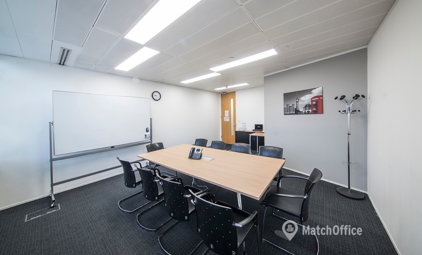 18 m² Coworking in City of London, Crown House (W14 8TH) - 1 | MatchOffice