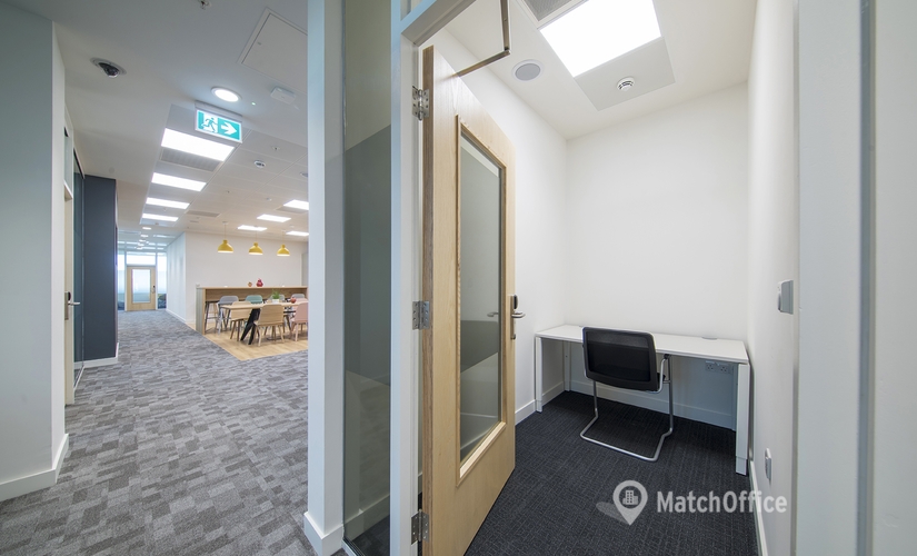 Business centre in West London, South Wing, 100 m² - MatchOffice.co.uk