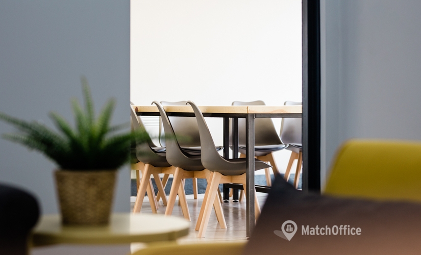  Work space in Cardiff, Wellington Street, 400 m² - MatchOffice.co.uk