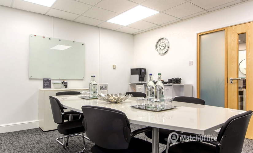 Business centre  in Farnborough, Alexandra Road, 238 m² - MatchOffice.co.uk