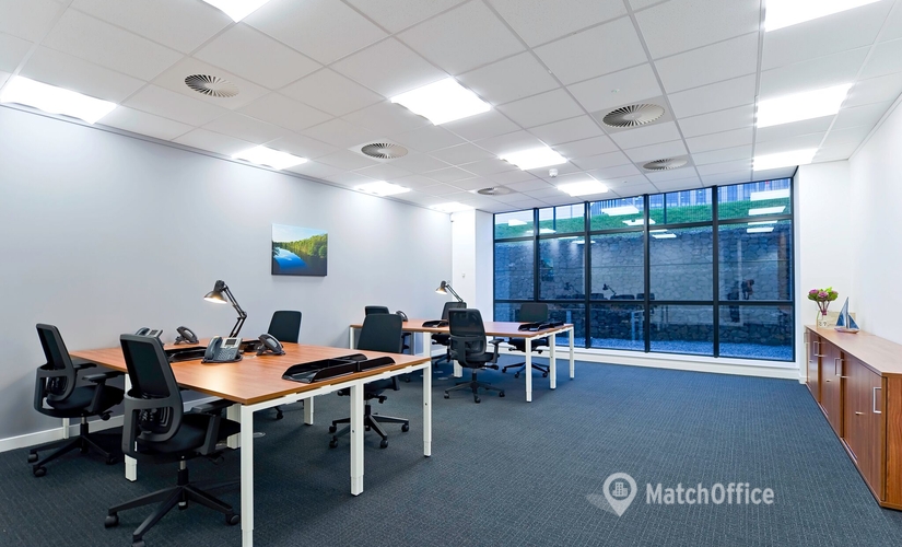  Work space in Luton, International Avenue 6, 100 m² - MatchOffice.co.uk